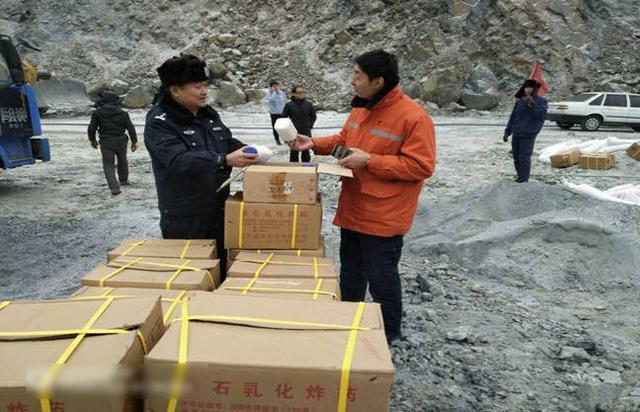 凤城警方集中销毁近3吨过期失效民用爆炸物品